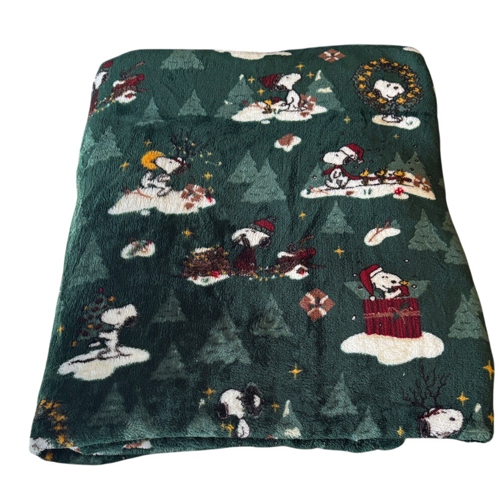 Peanuts Snoopy Holiday Blanket Throw Forest Green Oversized 5ft by 6ft NEW